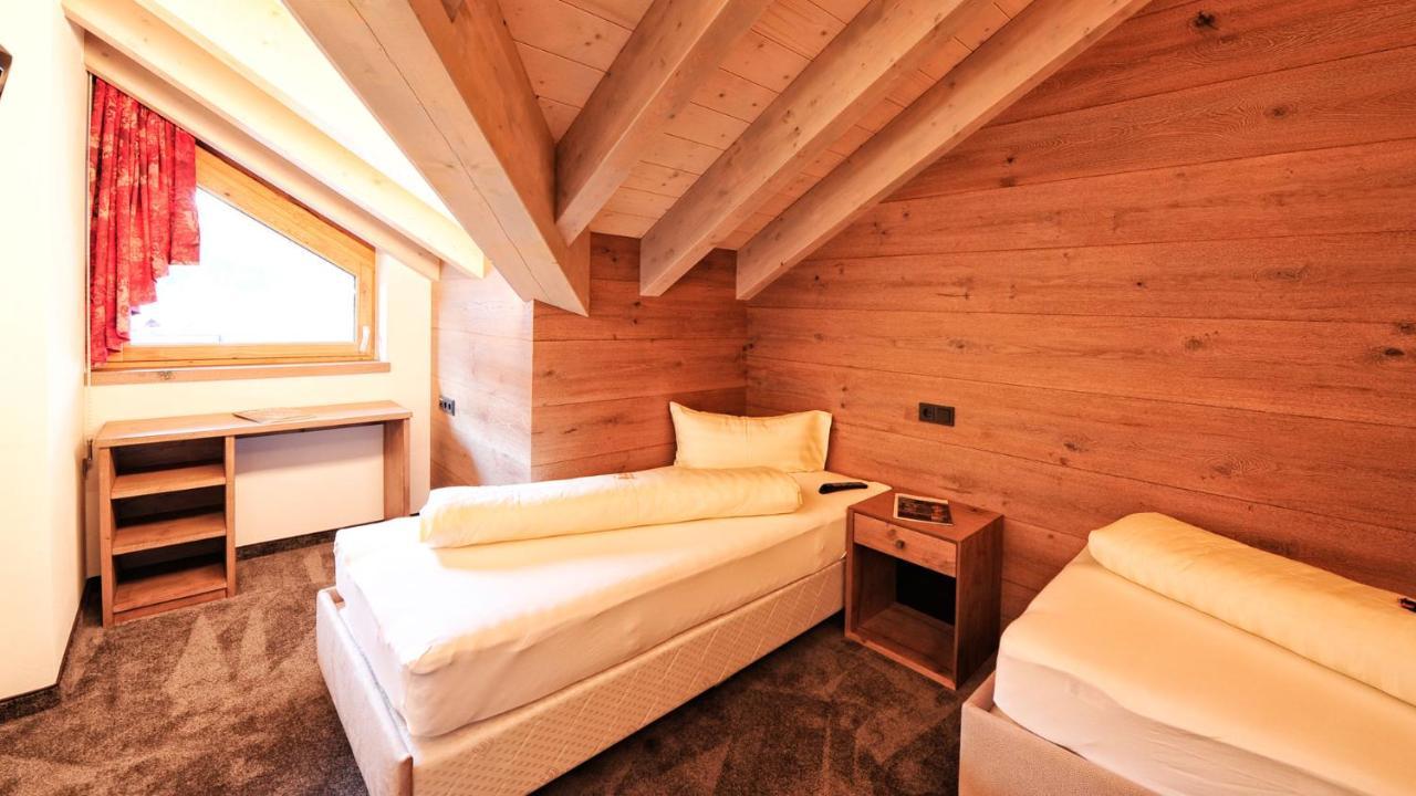 Hotel Garni Stefanie Ischgl Esterno foto